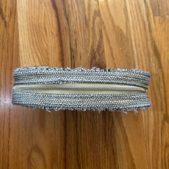 CHANEL Holiday 2022 Cosmetic Clutch Bag Grey Silver Tweed Pouch NO PRODUCTS - Picture 5 of 5